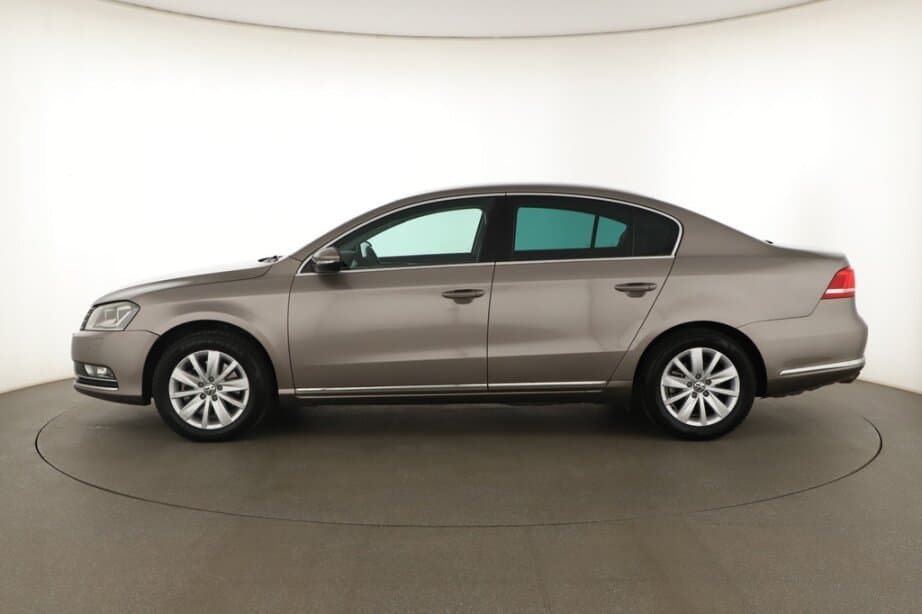 2011 Volkswagen PASSAT - 3