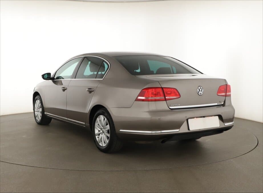 2011 Volkswagen PASSAT - 4