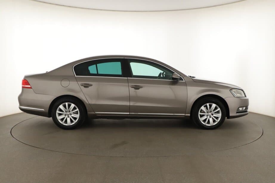 2011 Volkswagen PASSAT - 7