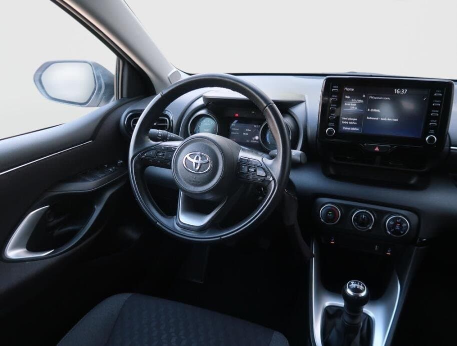 2023 Toyota YARIS - 9