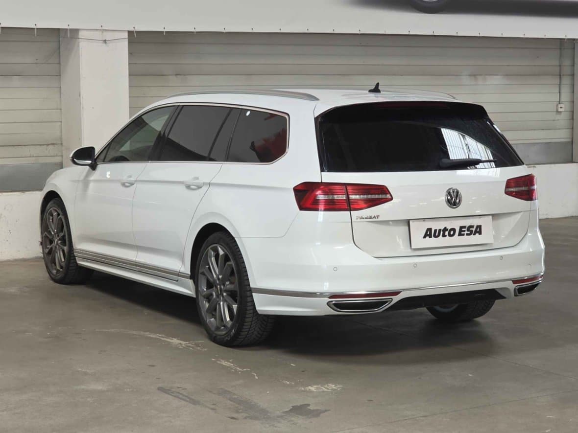 2018 Volkswagen PASSAT - 5