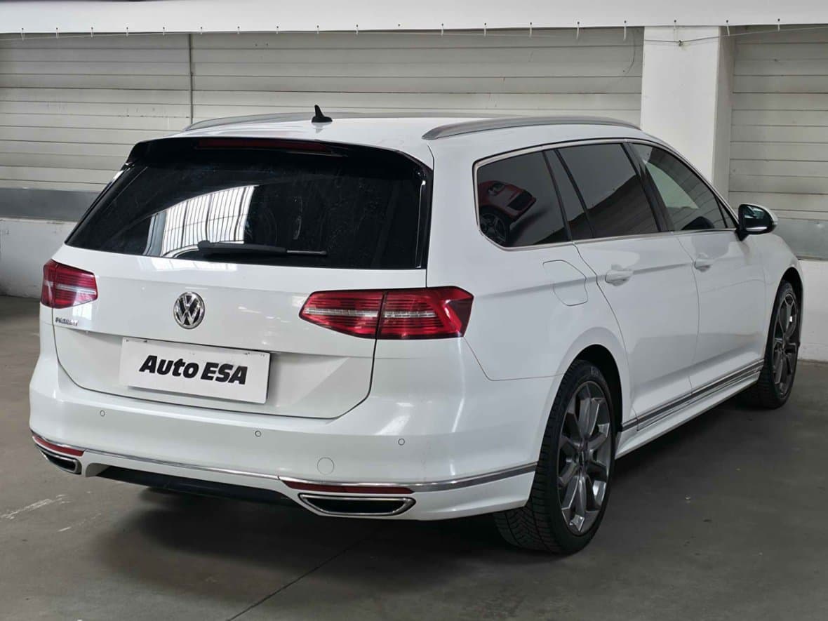 2018 Volkswagen PASSAT - 7