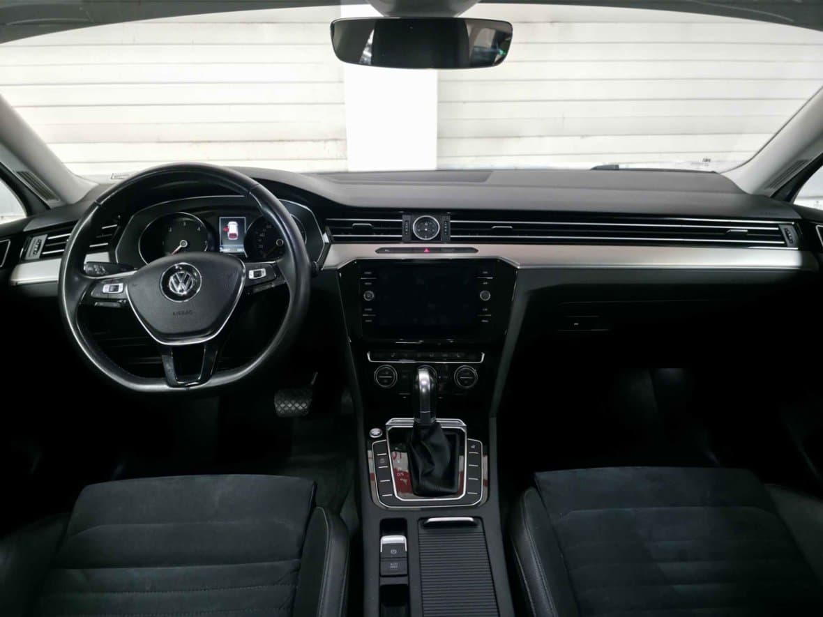 2018 Volkswagen PASSAT - 9