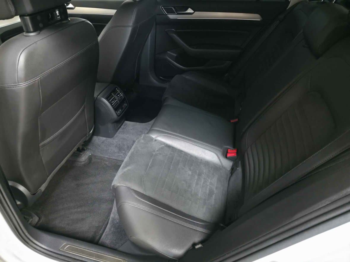 2018 Volkswagen PASSAT - 11