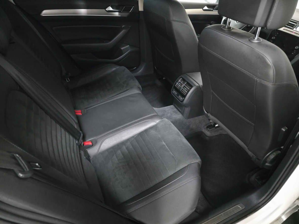 2018 Volkswagen PASSAT - 12