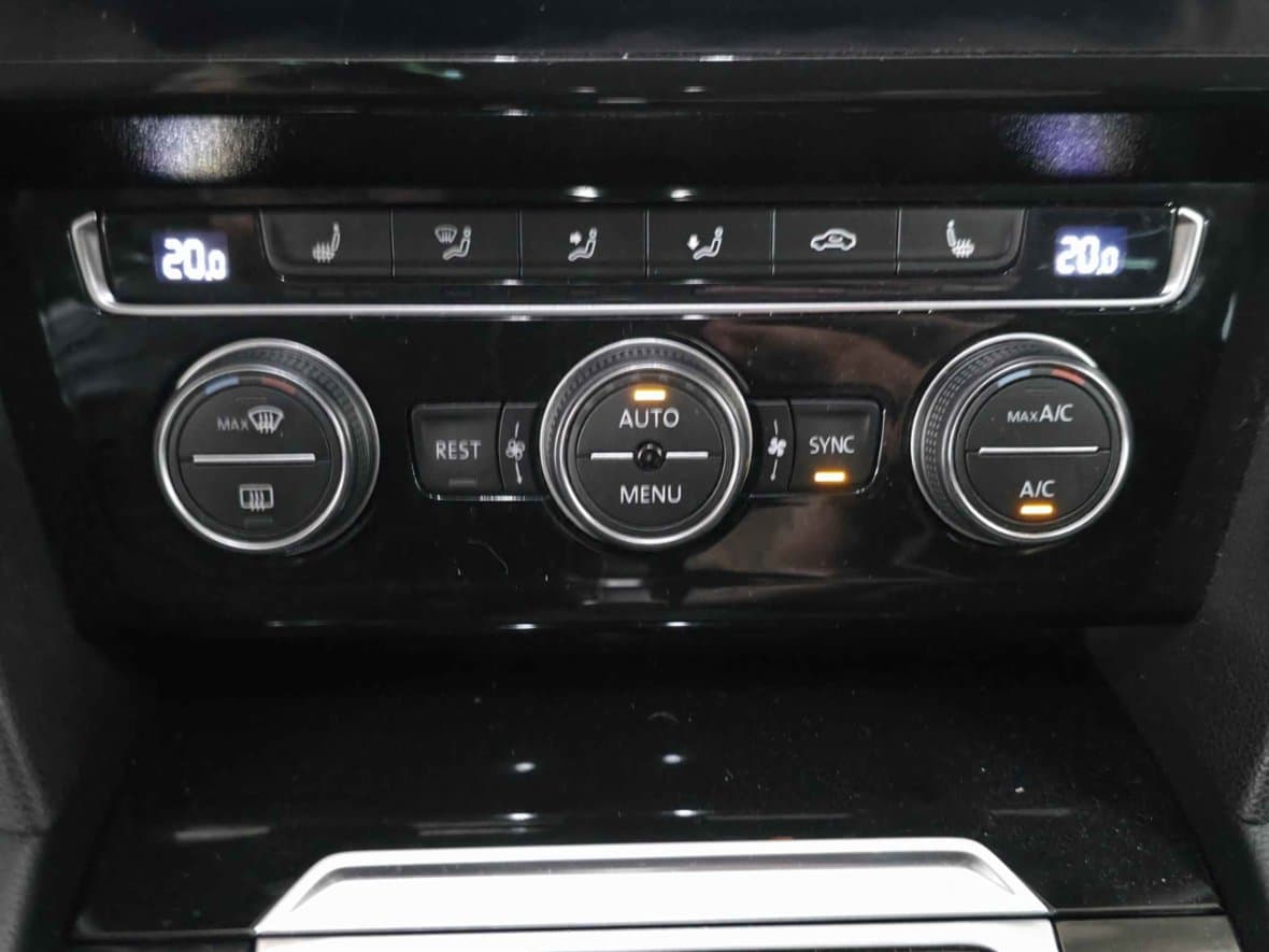2018 Volkswagen PASSAT - 18