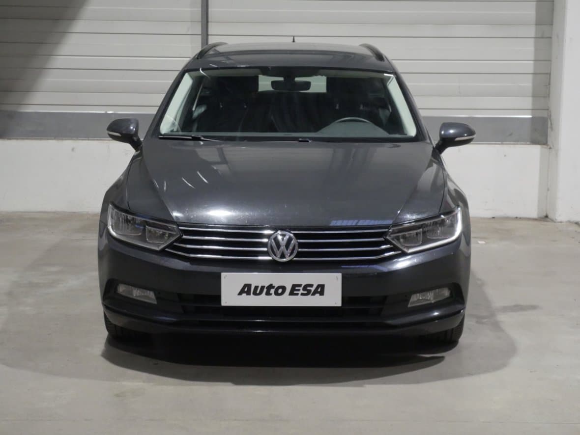 2018 Volkswagen PASSAT - 2