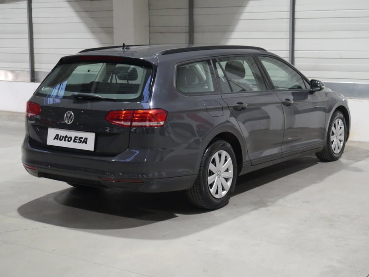 2018 Volkswagen PASSAT - 4