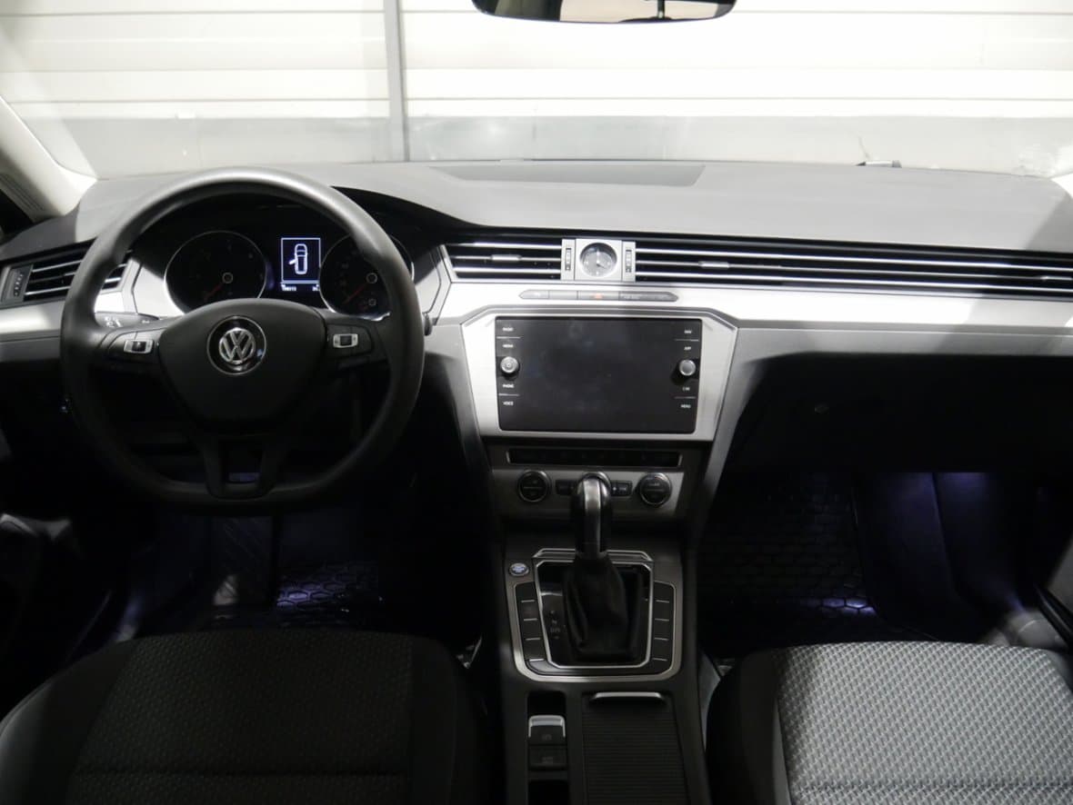 2018 Volkswagen PASSAT - 8