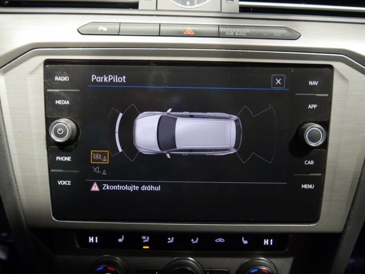 2018 Volkswagen PASSAT - 15