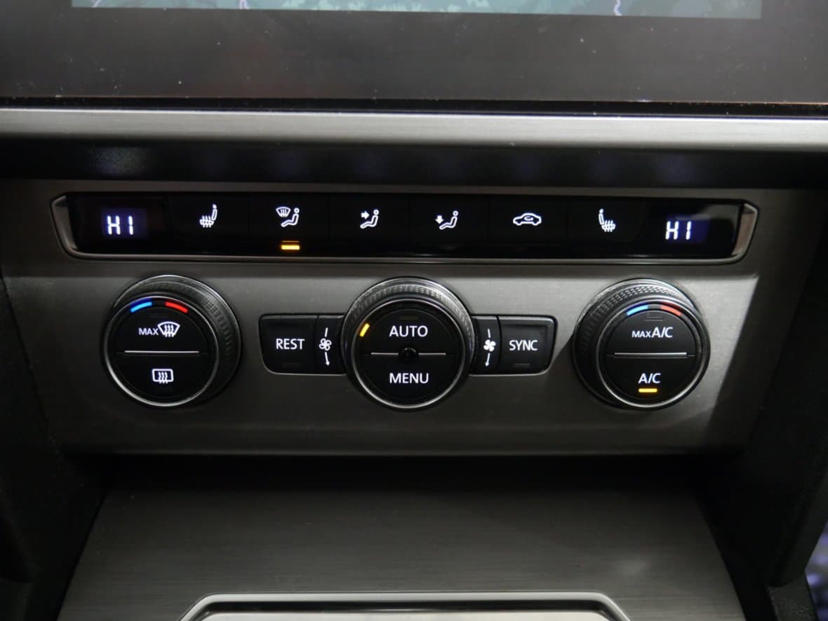 2018 Volkswagen PASSAT - 16