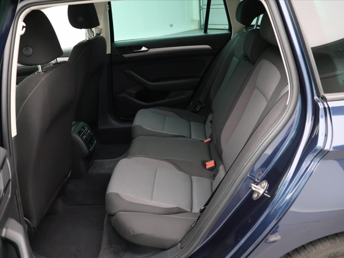 2015 Volkswagen PASSAT - 14