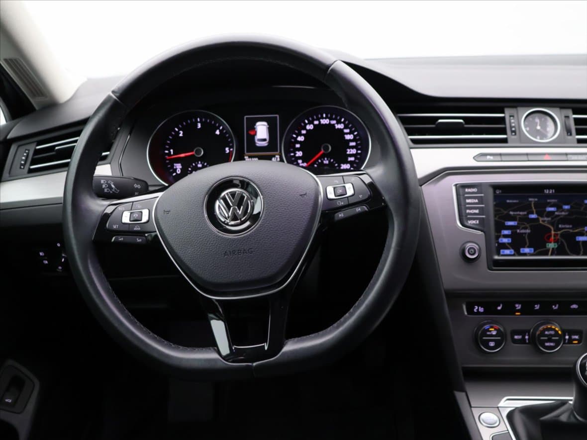 2015 Volkswagen PASSAT - 19