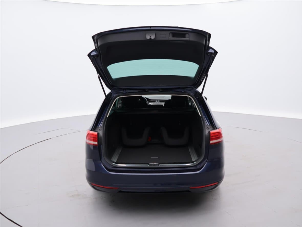 2015 Volkswagen PASSAT - 9