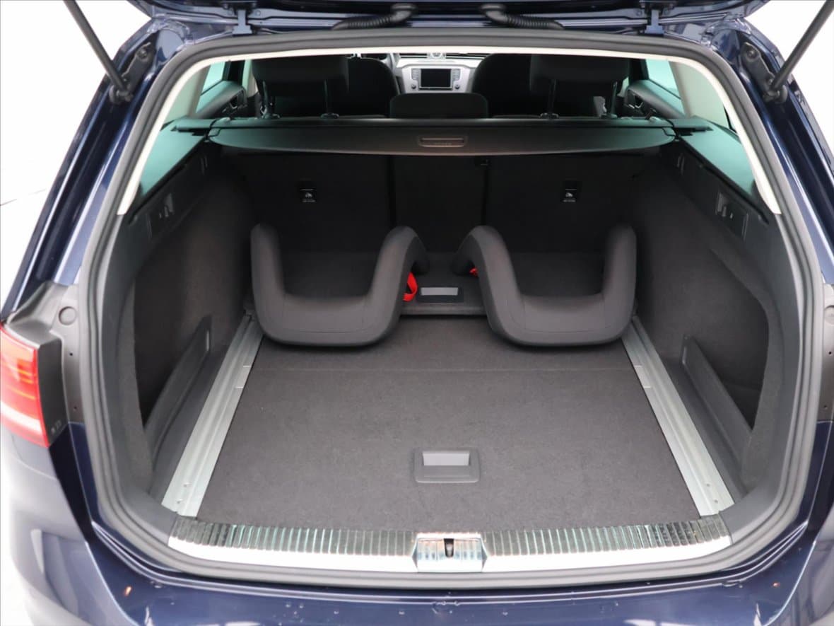 2015 Volkswagen PASSAT - 10