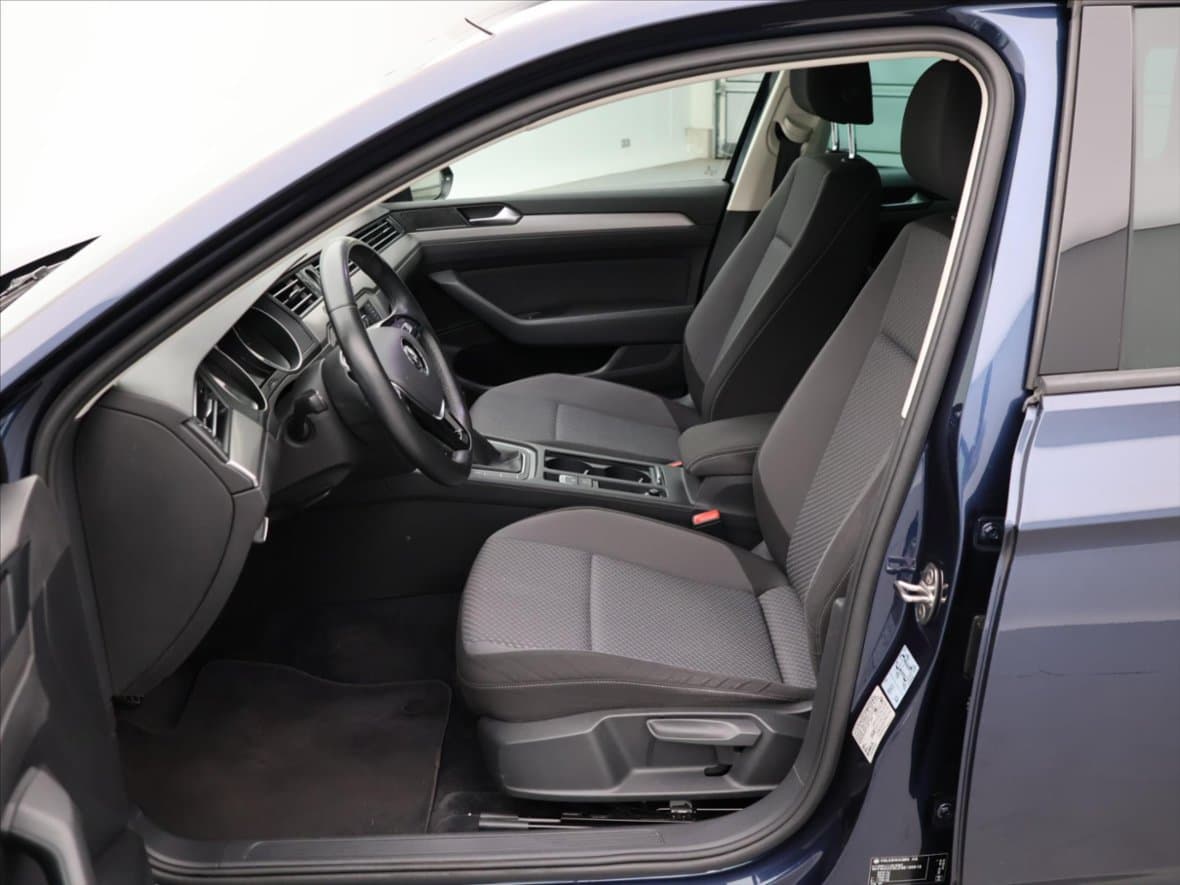 2015 Volkswagen PASSAT - 11