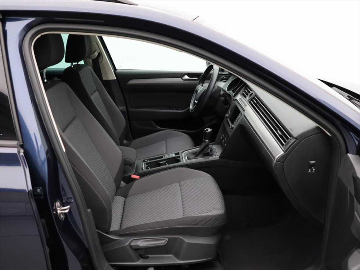 2015 Volkswagen PASSAT - 12