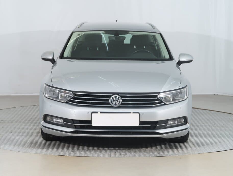 2018 Volkswagen PASSAT - 2