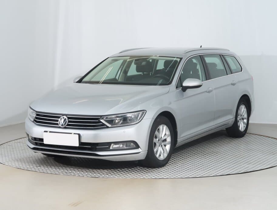 2018 Volkswagen PASSAT - 3