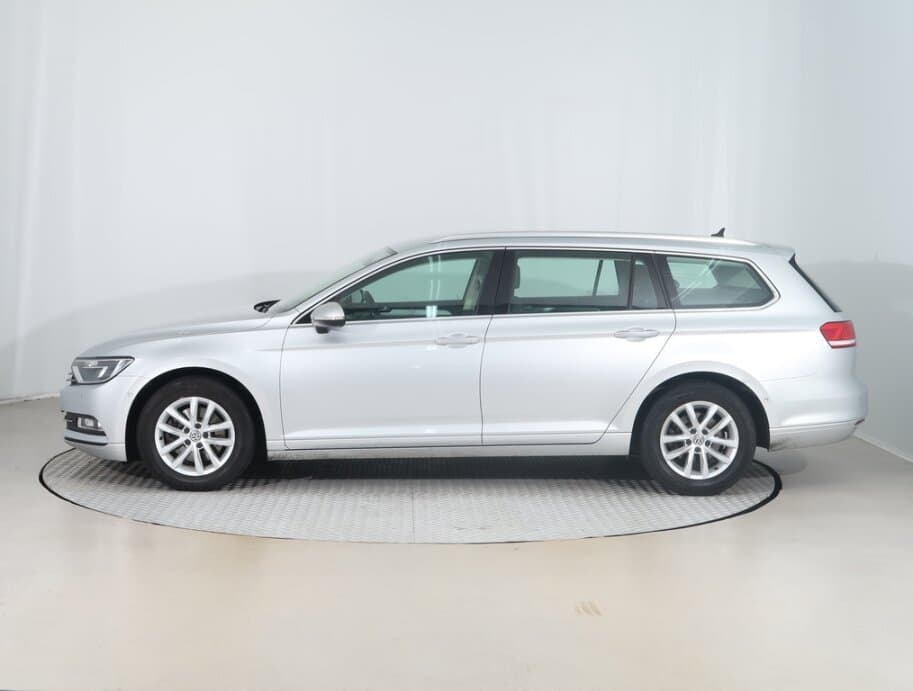 2018 Volkswagen PASSAT - 4