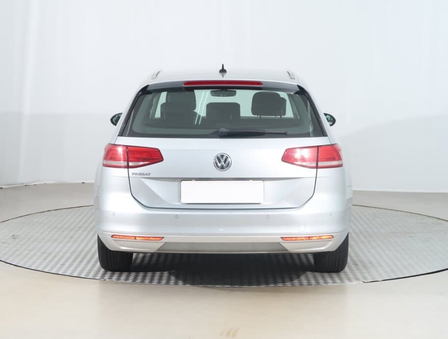 2018 Volkswagen PASSAT - 6