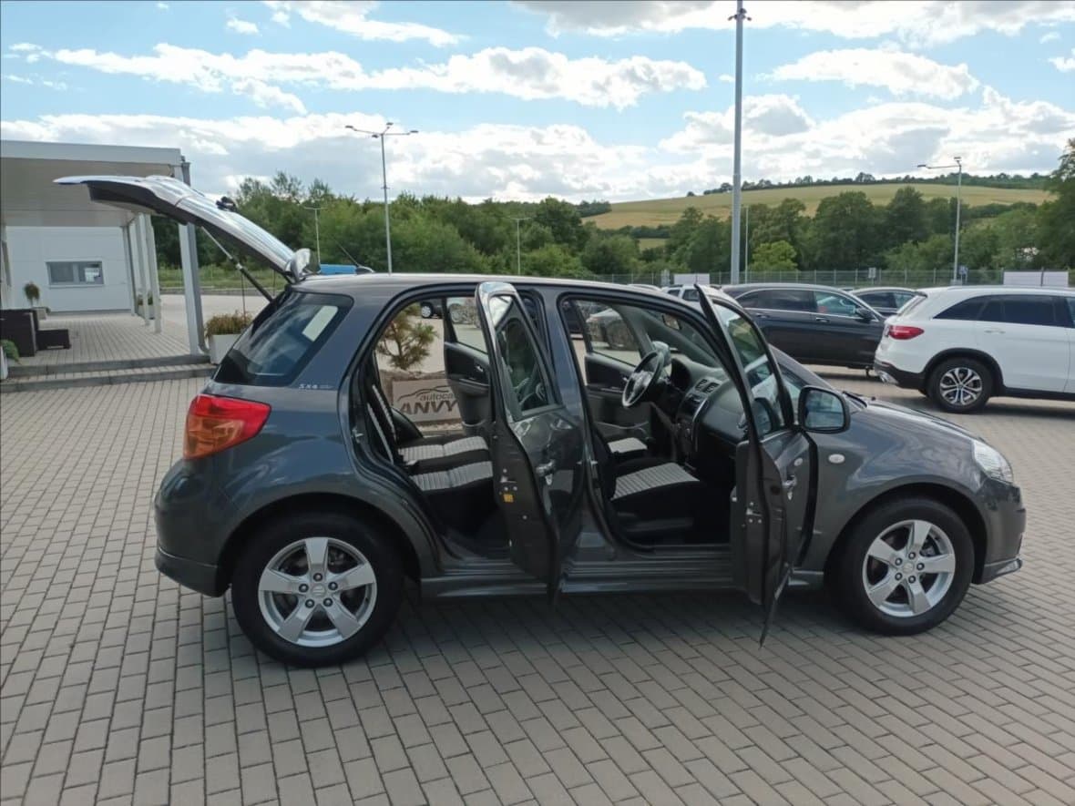 2011 Suzuki SX4 - 13