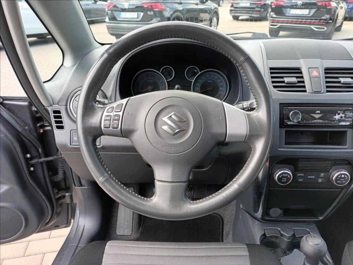 2011 Suzuki SX4 - 16