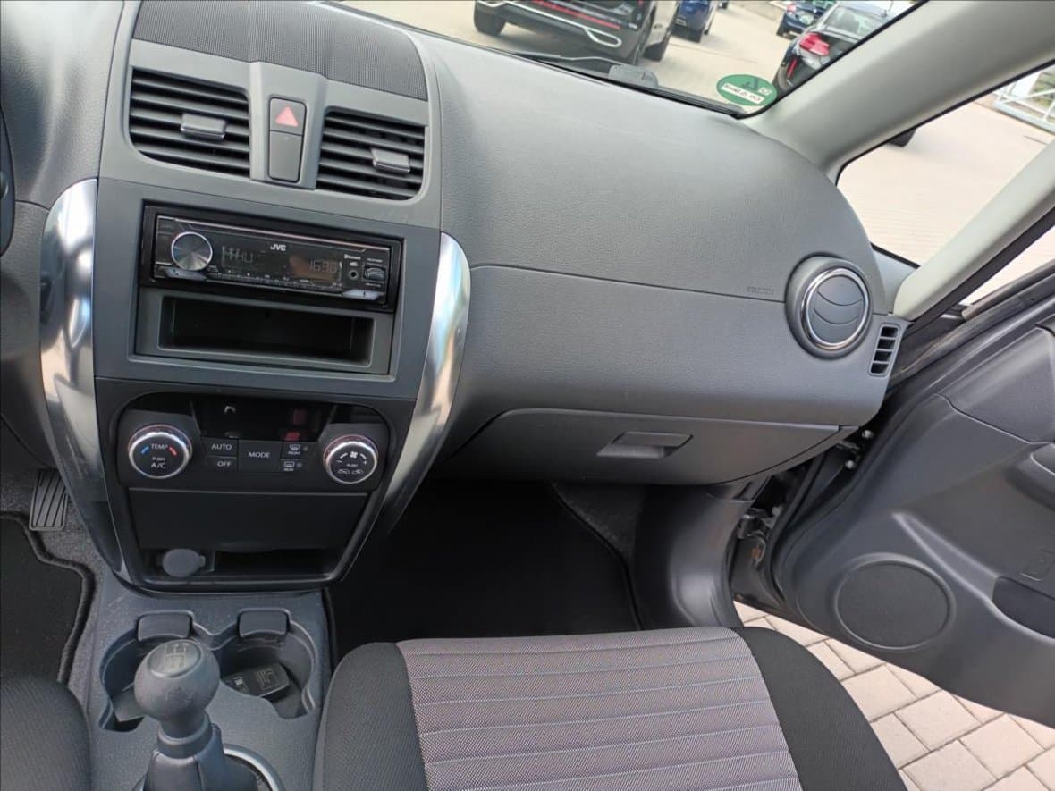 2011 Suzuki SX4 - 17