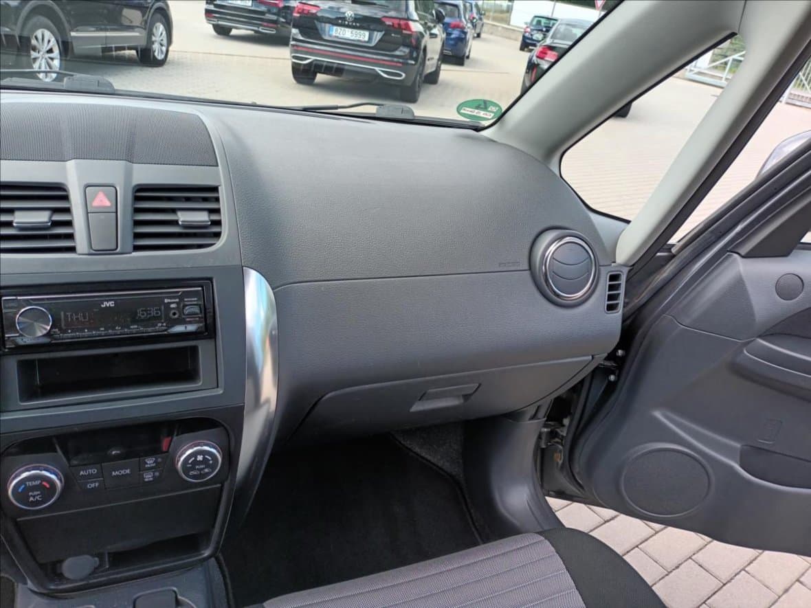 2011 Suzuki SX4 - 18