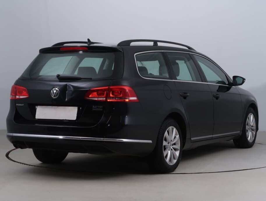2011 Volkswagen PASSAT - 7
