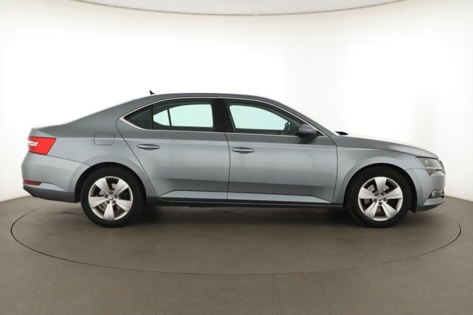 2016 Škoda SUPERB - 8