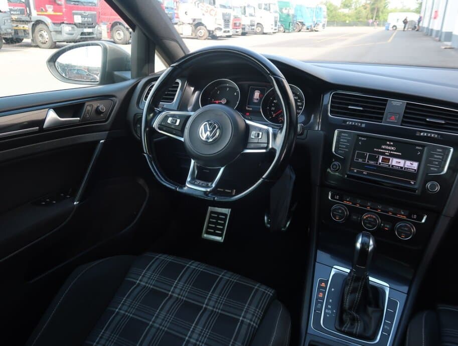 2016 Volkswagen GOLF - 9