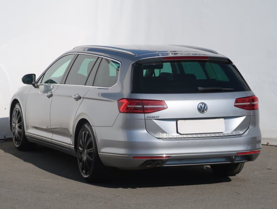 2017 Volkswagen PASSAT - 5