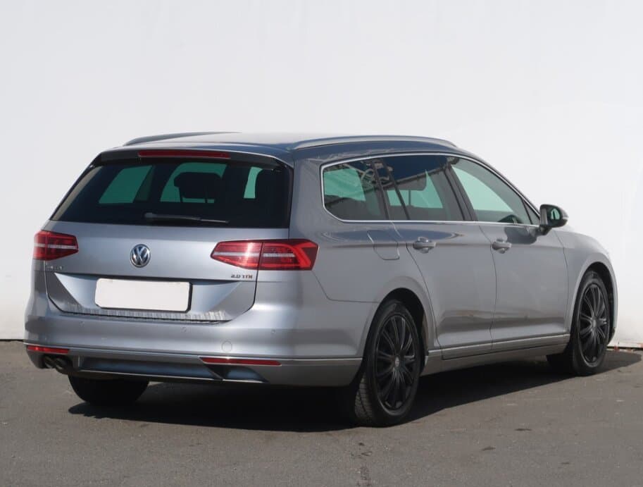 2017 Volkswagen PASSAT - 7