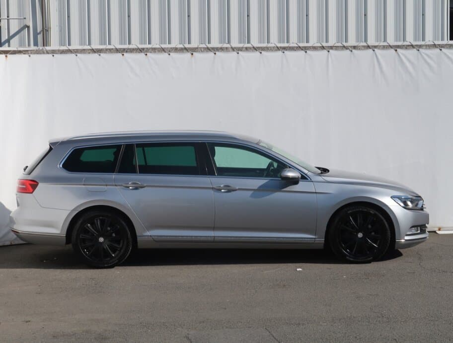 2017 Volkswagen PASSAT - 8