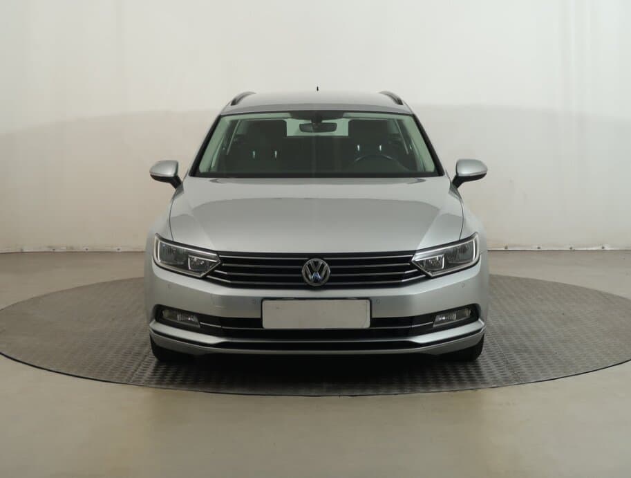 2017 Volkswagen PASSAT - 2