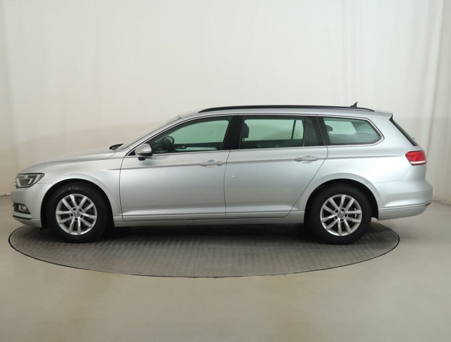 2017 Volkswagen PASSAT - 4