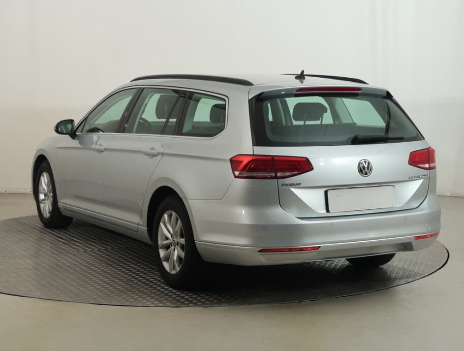 2017 Volkswagen PASSAT - 5