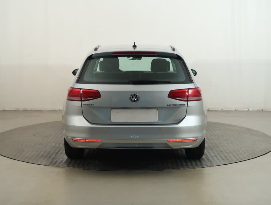 2017 Volkswagen PASSAT - 6