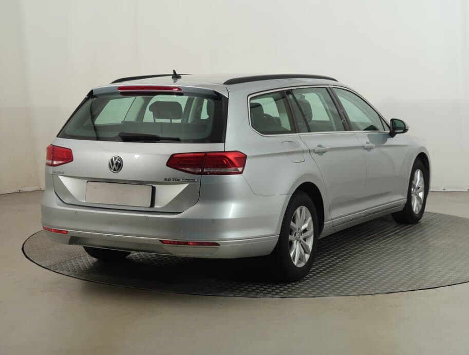 2017 Volkswagen PASSAT - 7