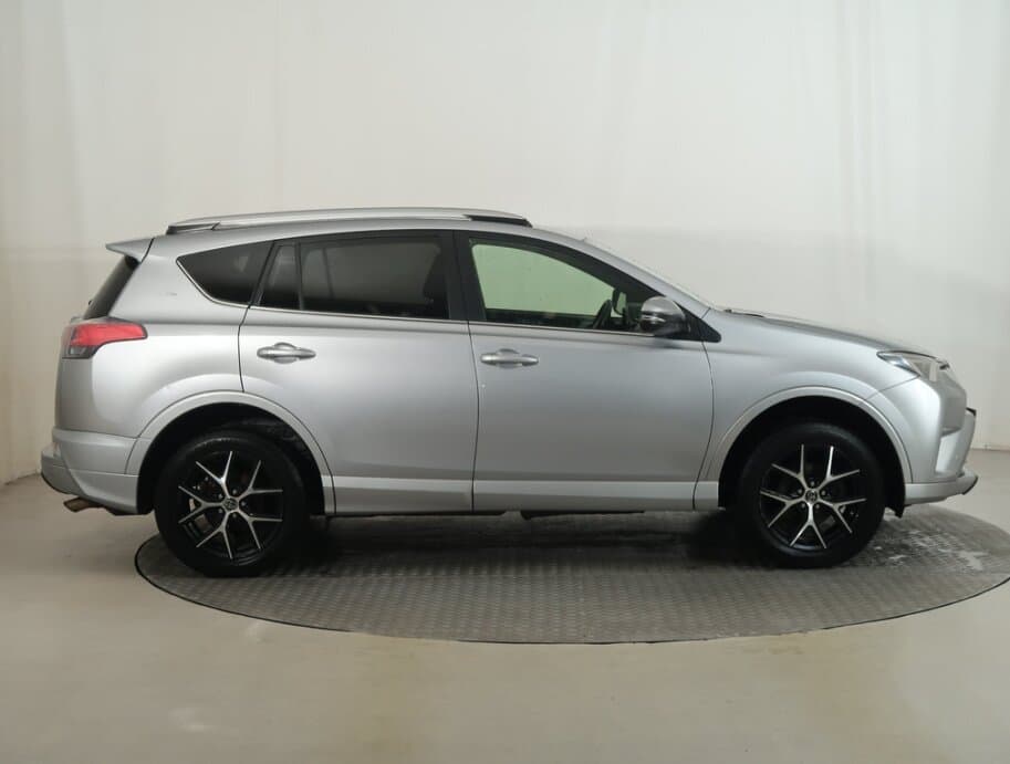 2018 Toyota RAV4 - 8