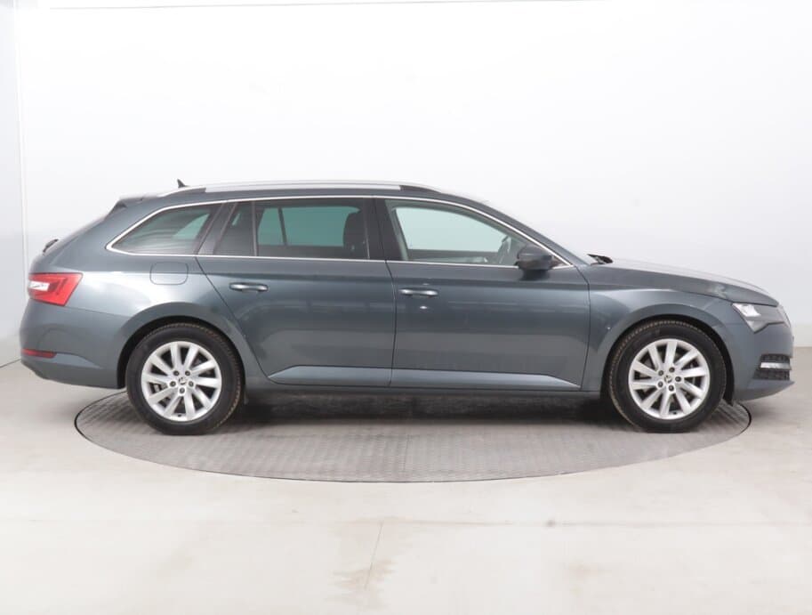 2021 Škoda SUPERB - 8