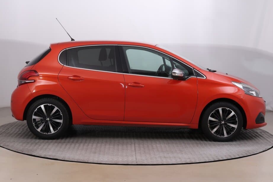 2015 Peugeot 208 - 8