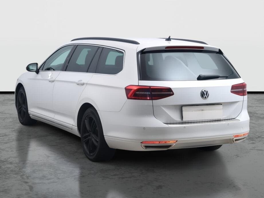 2018 Volkswagen PASSAT - 5