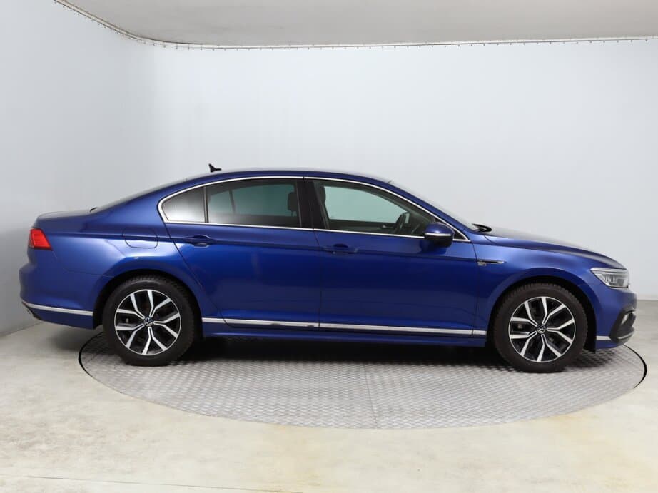 2021 Volkswagen PASSAT - 8
