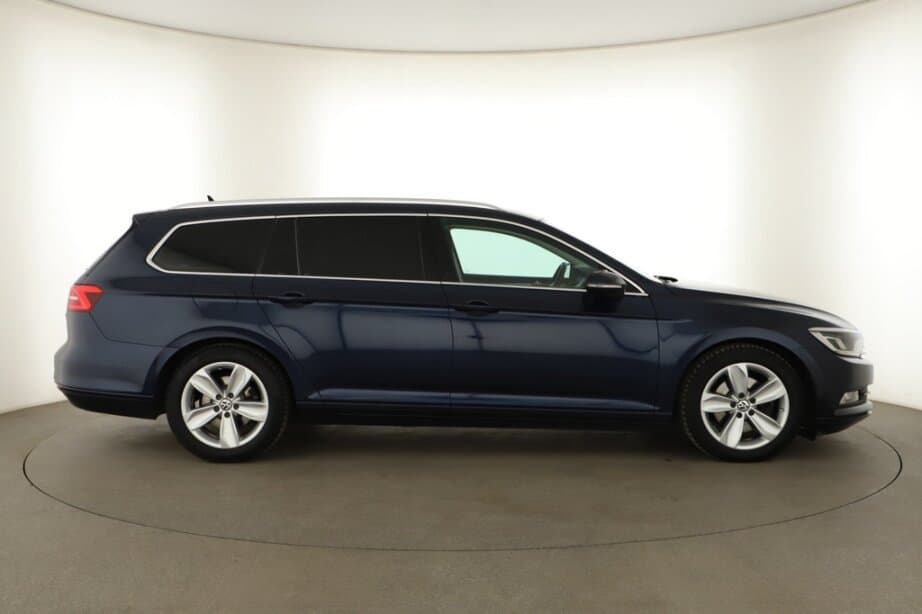 2015 Volkswagen PASSAT - 8