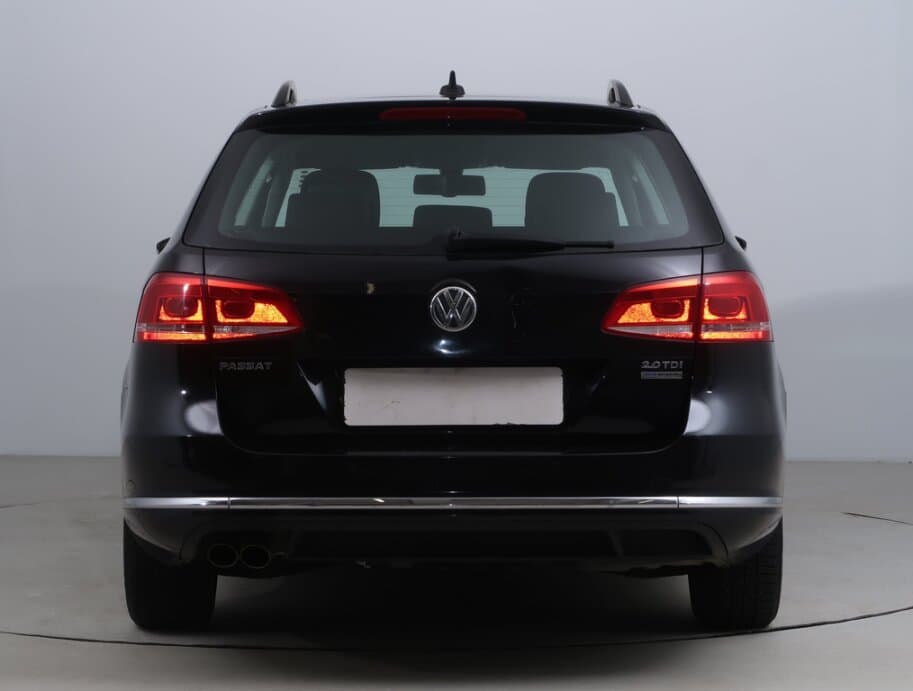 2011 Volkswagen PASSAT - 6