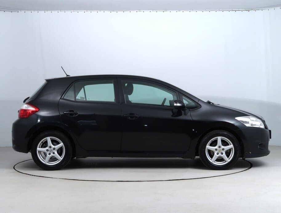 2011 Toyota AURIS - 8