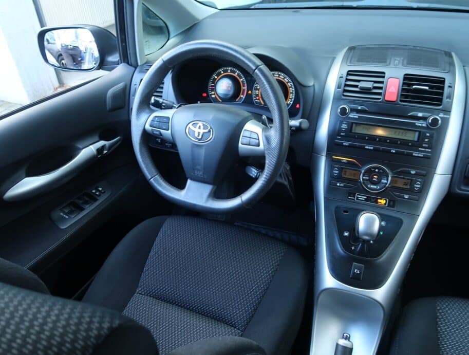 2011 Toyota AURIS - 9