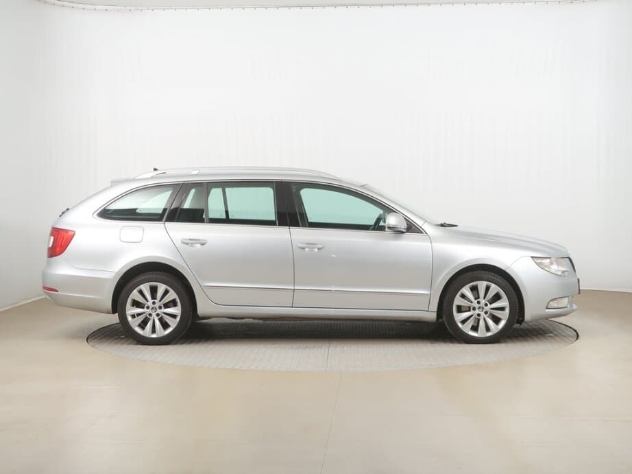 2010 Škoda SUPERB - 8